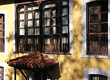 Corredor en madera de casa rural la Boleta. Arquitectura tradicional asturiana en estado puro